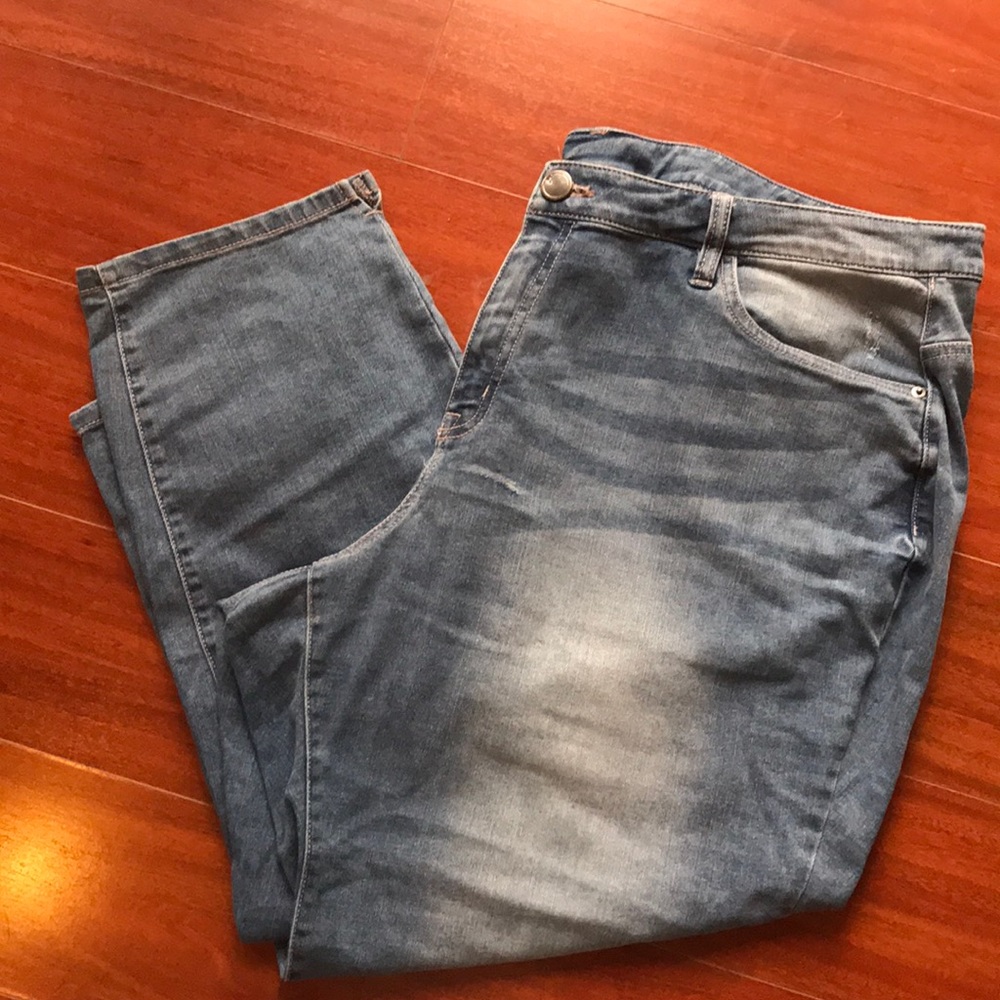 Lane Bryant Light Wash Crop Jean Size 22